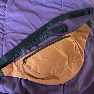 BAGGU Crescent Fanny Pack Brown NWOT